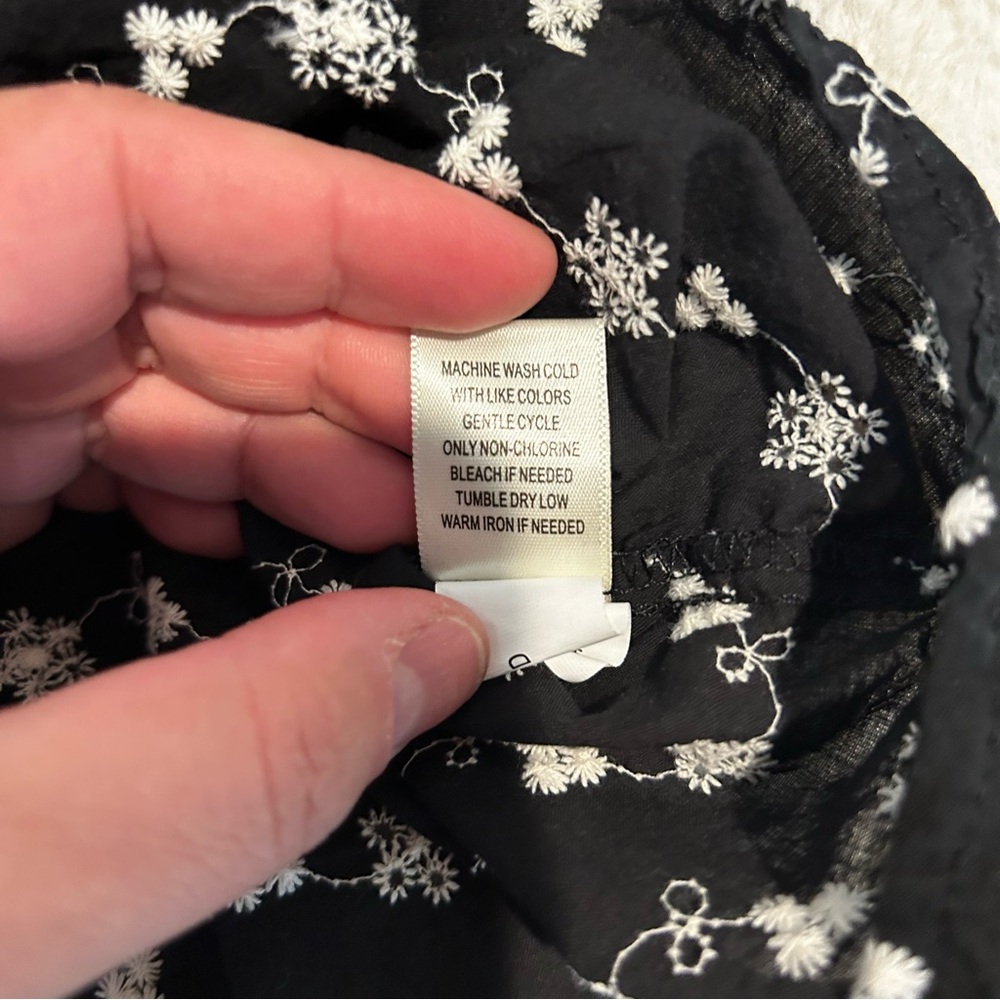 100% Cotton Charming Black and White Floral Blouse - Picture 9 of 9